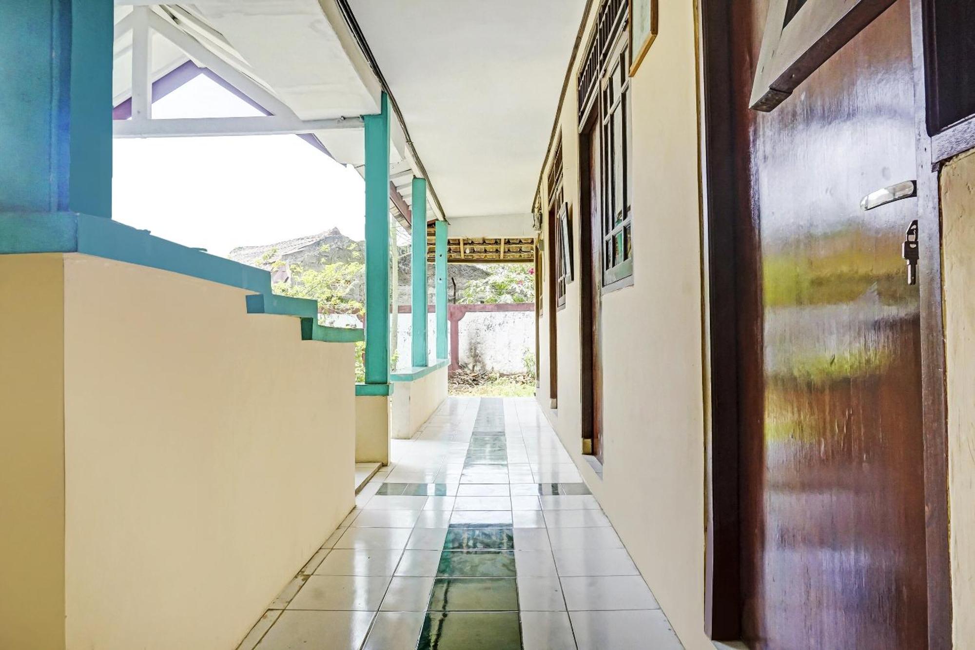 Oyo 90928 Wisma Asri Putra Syariah Богор Экстерьер фото